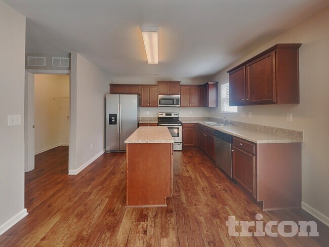 Building Photo - 104 Shadow Woods Rd