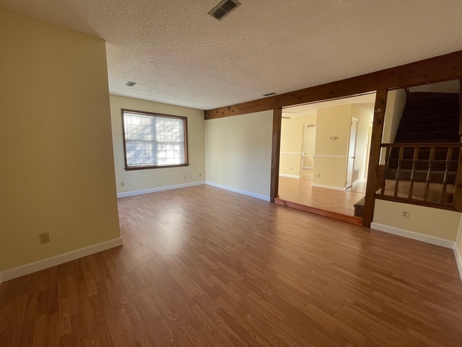 Foto del edificio - 45746 Military Ln