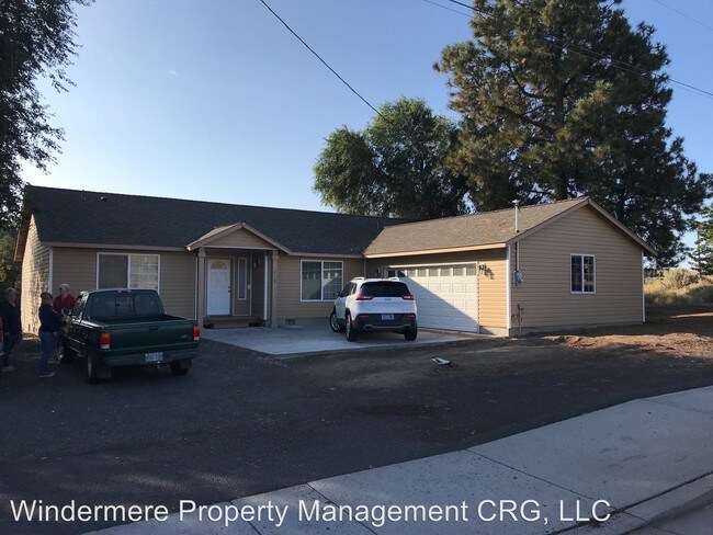Building Photo - 3 br, 2 bath House - 413 Main St