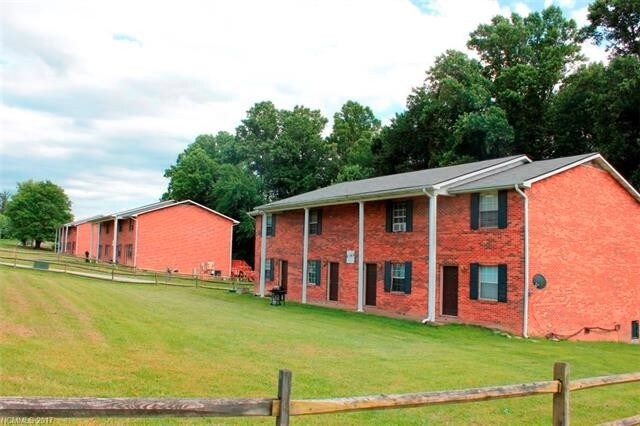 Foto principal - 2158-2204 Howard Gap Rd