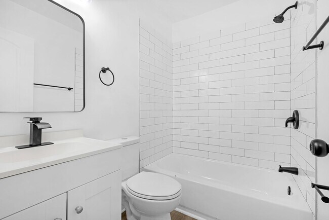Building Photo - GORGEOUS end unit in Baltimore! 3 Bedrooms 3 Bathrooms Plus a Rec Room!