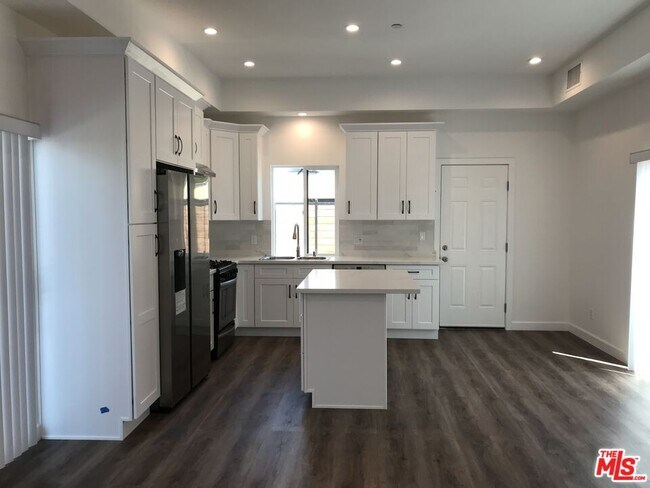 Building Photo - 1526 Cochran Ave