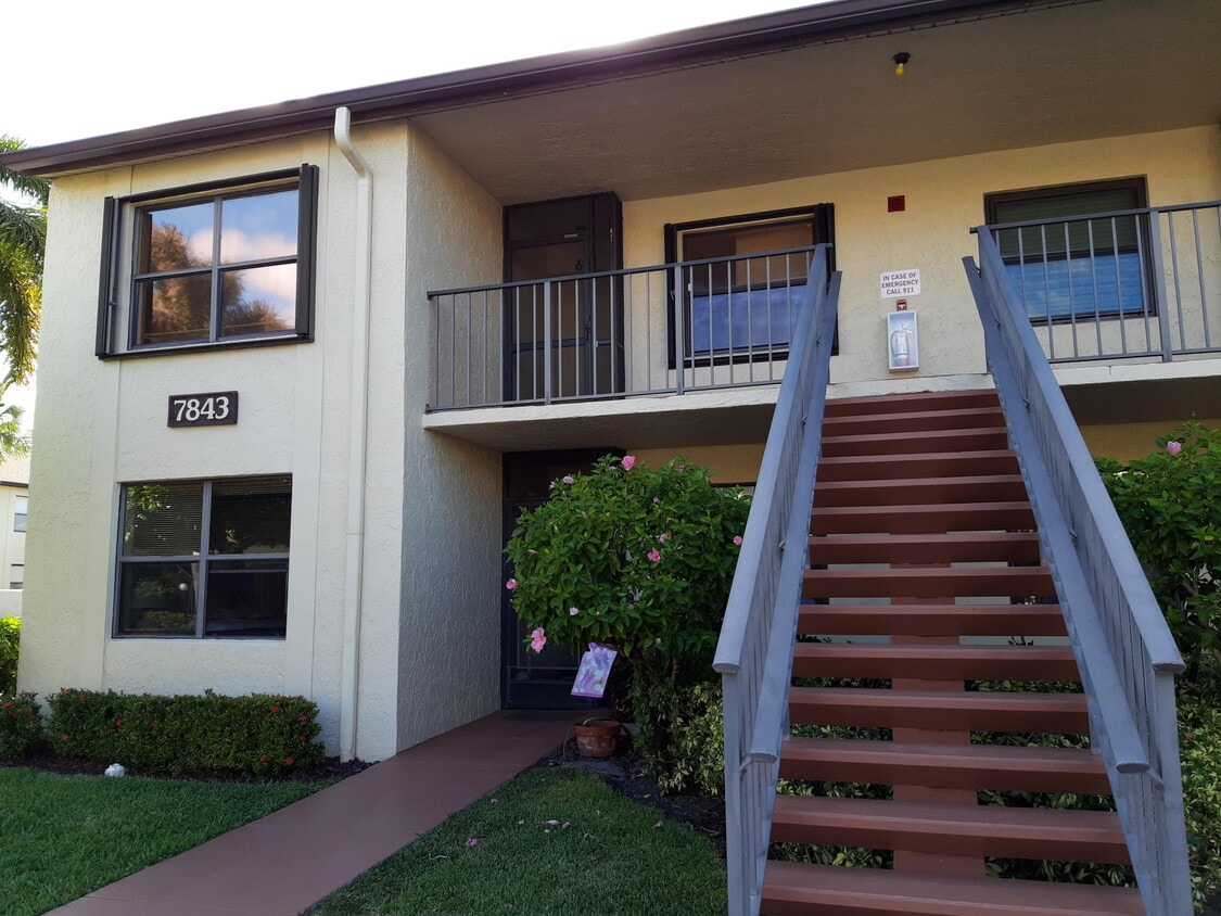 Foto principal - 7843 Willow Spring Dr