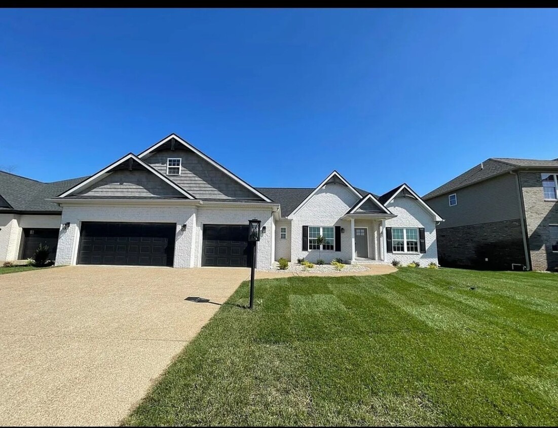 Primary Photo - 4 Bed with 3 car attached garage