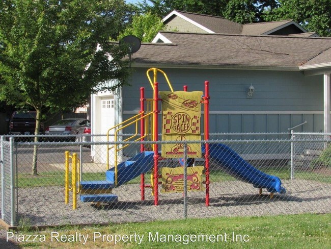 Building Photo - 425-427-427 Oak Hill Ln