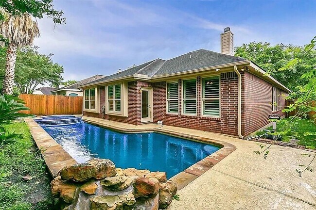 Foto del edificio - 5823 Centennial Glen Dr