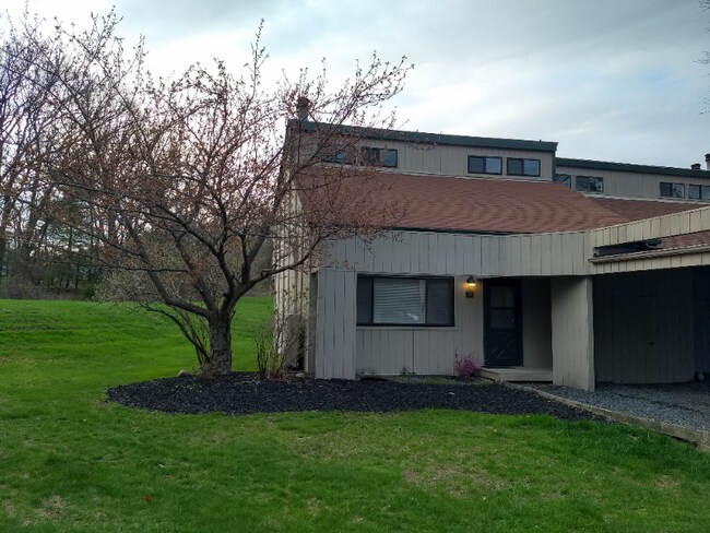 Building Photo - 228 Evergreen Ct