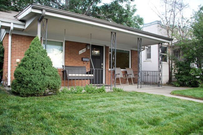 Foto del edificio - Evolve Real Estate: Fully Remodeled Gorgeous Bungalow in West Wash Park. 2 Bedrooms JULY 15!