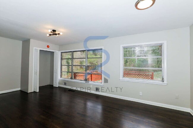 Photo - Collier Heights Classic – Spacious 5BR Near Downtown Atlanta Apartment