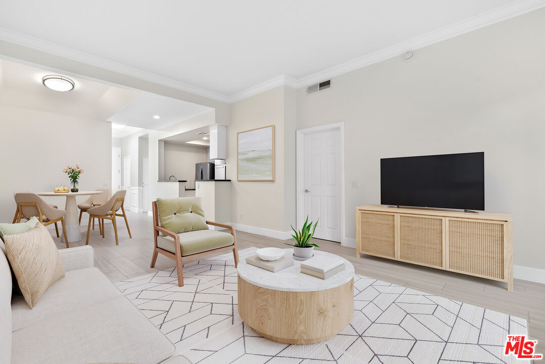 Primary Photo - 1820 S Beverly Glen Blvd