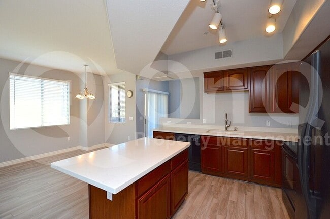 Foto del edificio - 280 S Evergreen Rd