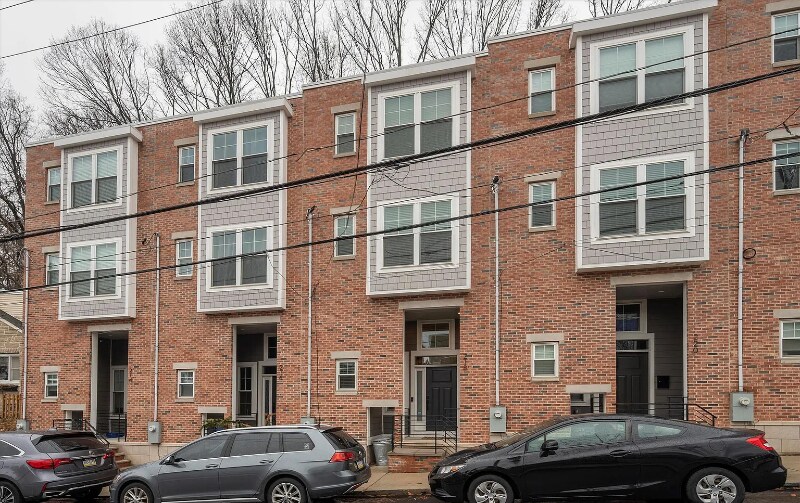 Primary Photo - 218 Fountain St