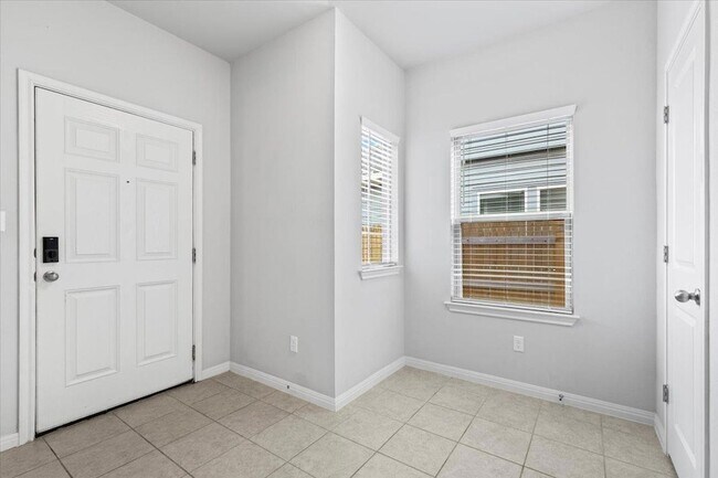Foto del edificio - 243 Driftwood Ln