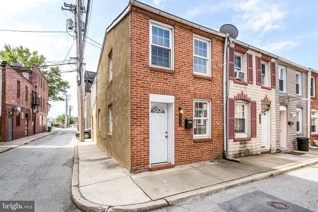 Building Photo - 2029 Portugal St