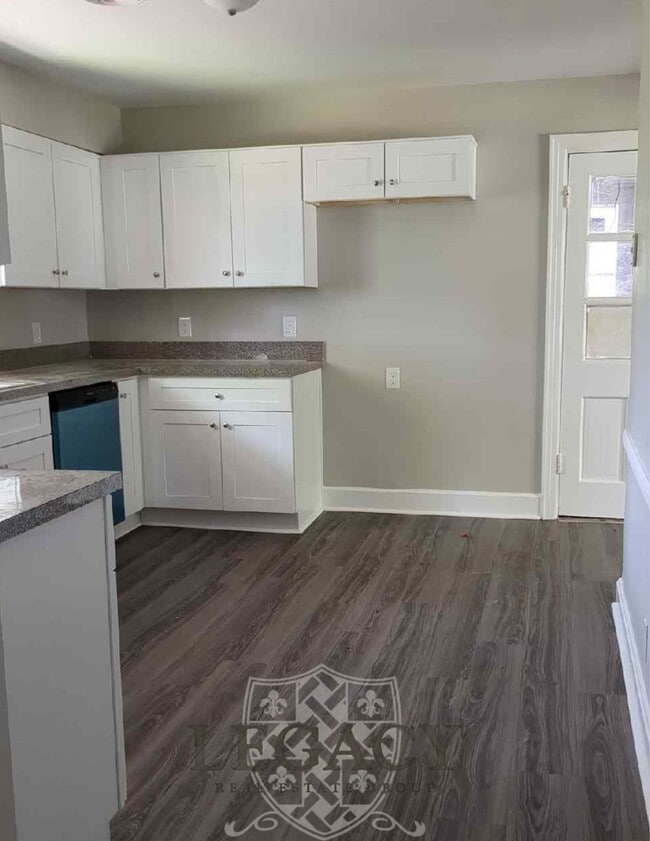 Photo - 312 Bowwood Dr House