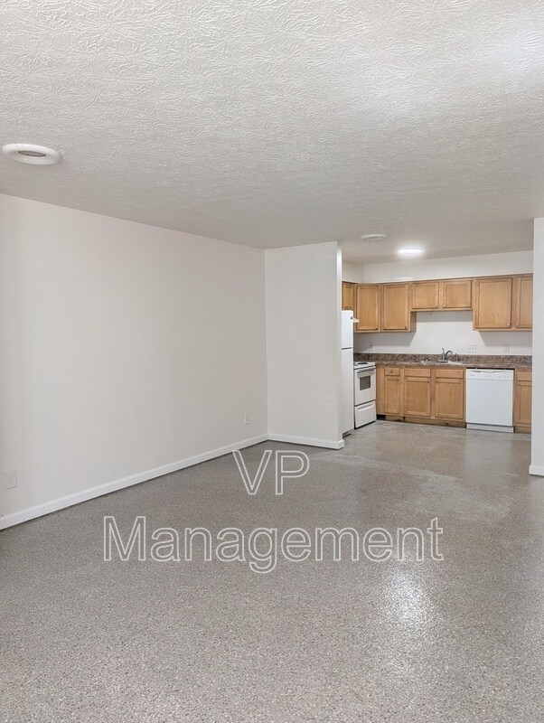 Foto del edificio - 2218 Emerald Dr