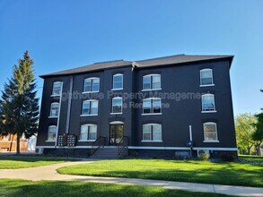 Building Photo - 917 Pearl St