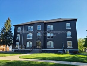 Building Photo - 917 Pearl St