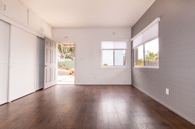 Foto del edificio - Charming Studio with Mid Century Touches in Ocean Beach/Point Loma !