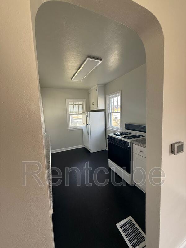 Building Photo - 3025 Windsor Ave