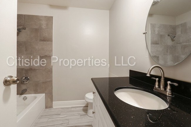 Foto del edificio - 2467 Brownlee St