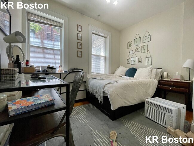 Building Photo - 114 Fenway