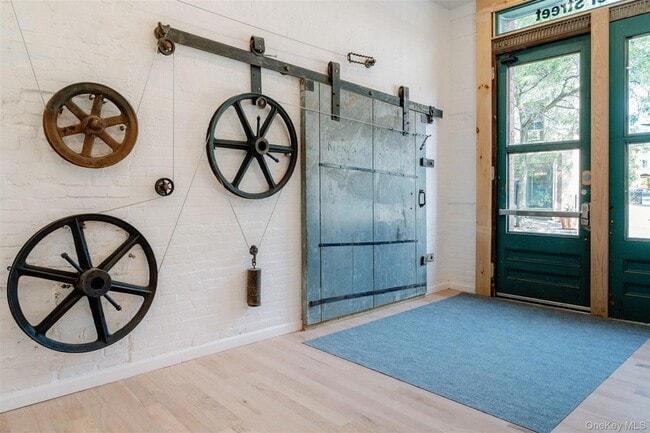 Building Photo - 155 S River St