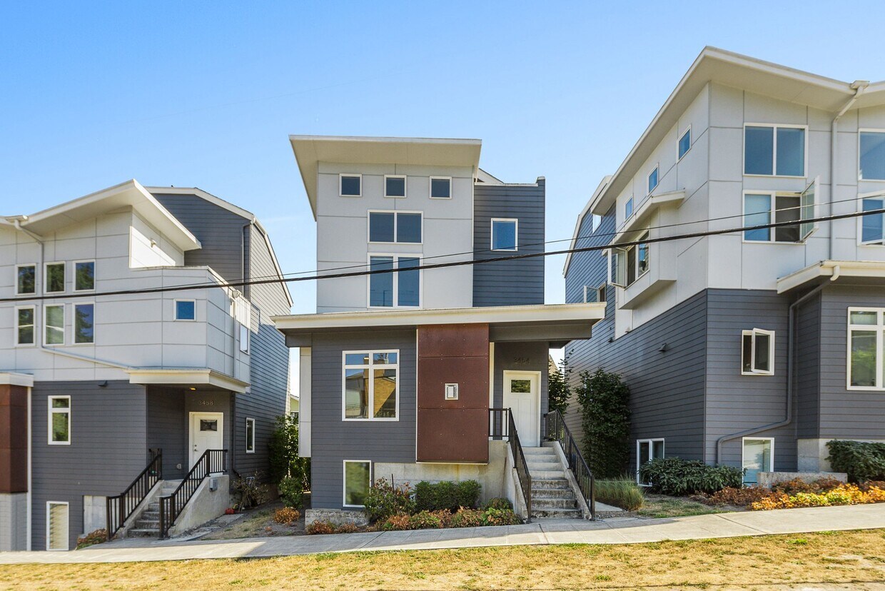 Primary Photo - 3454 8th Ave W