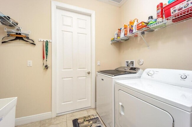 Foto del edificio - 443 11th Square SW