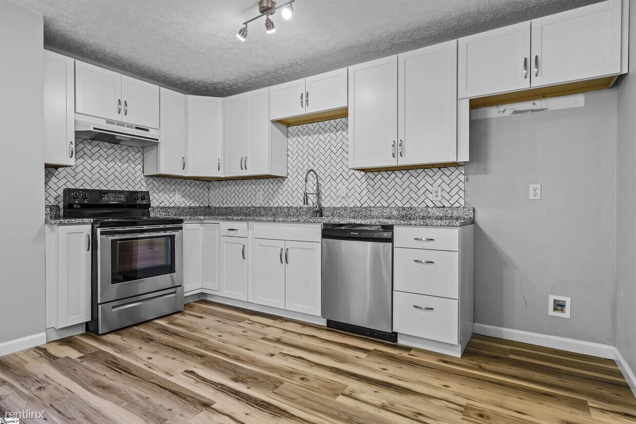 Building Photo - 3 br, 2 bath House - 4729 State Park Rd