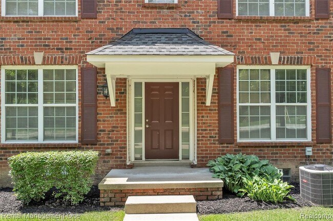 Foto del edificio - 41590 Mitchell Rd