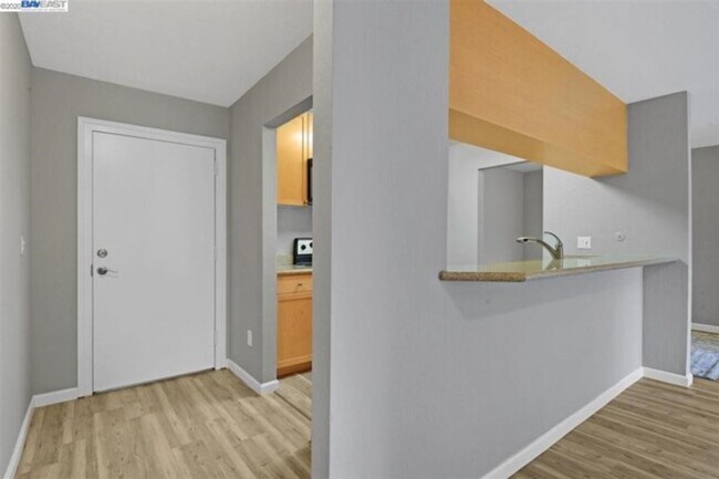 Entry Way - 1085 Murrieta Blvd
