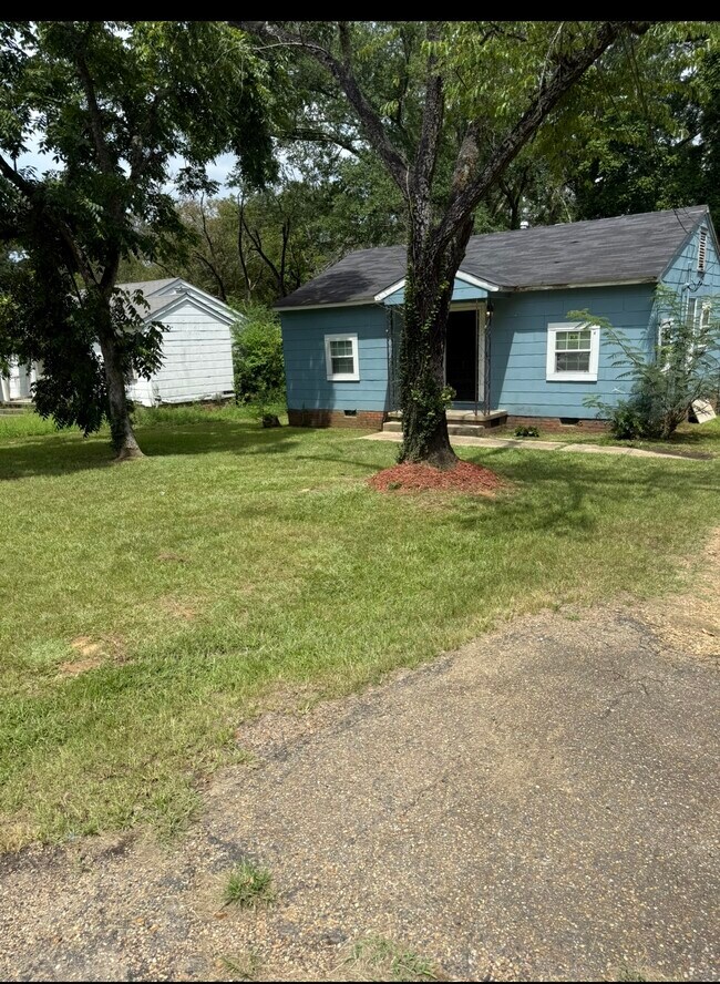 Building Photo - 2962 Greenwood Ave