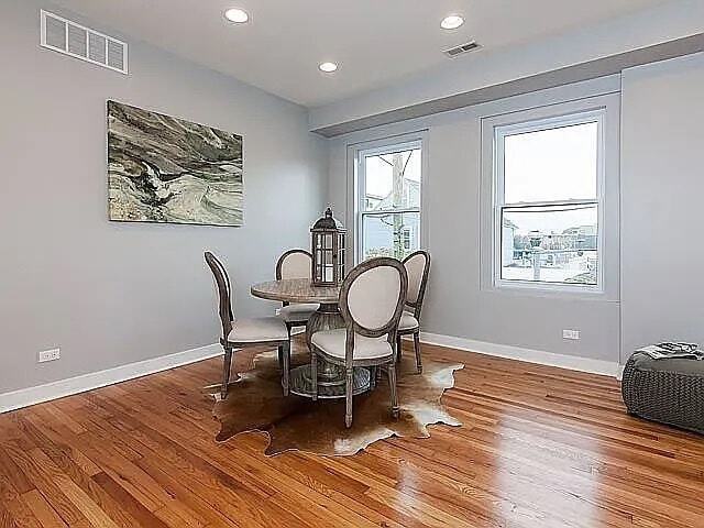 Foto del edificio - 2343 W Foster Ave