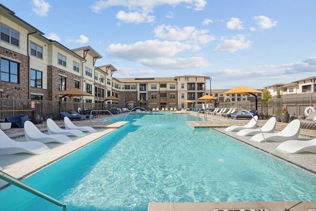 Salt-Water Pool - Luminest Prosper