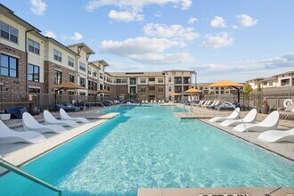 Salt-Water Pool - Luminest Prosper