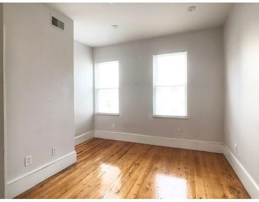 Building Photo - 44 Mozart St