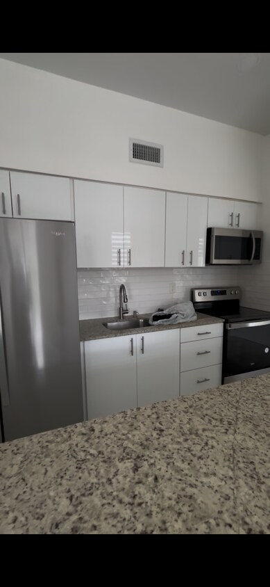 Foto principal - 7400 W 20th Ave