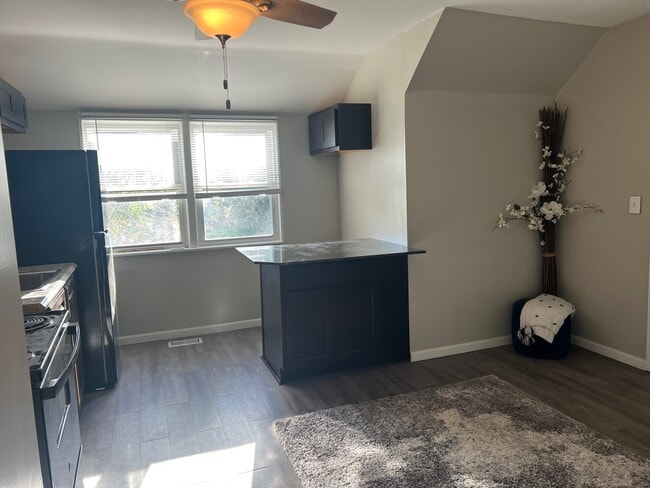 Foto del edificio - 629 Clinton St