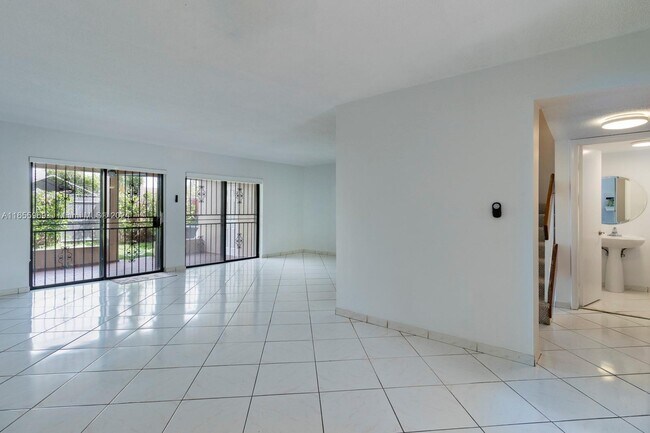Building Photo - 3804 SW 79th Ave