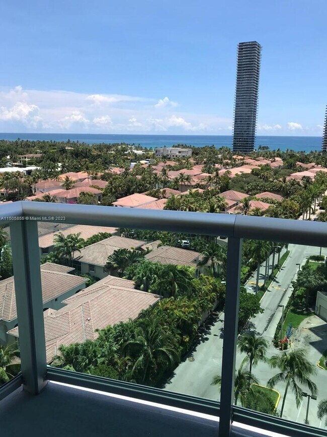 Foto del edificio - 19390 Collins Ave
