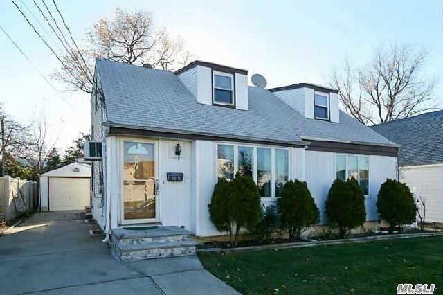 Primary Photo - 1049 3rd Ave