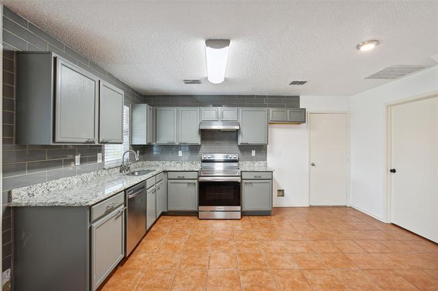 Foto del edificio - 245 Queen Annes Dr