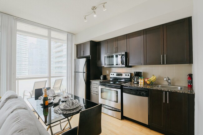 Building Photo - 81 Bay St.