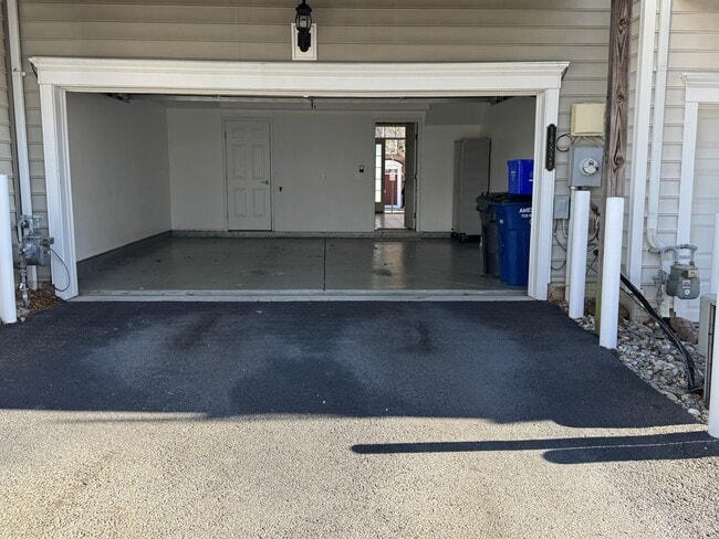 Building Photo - 14828 Potomac Branch Dr