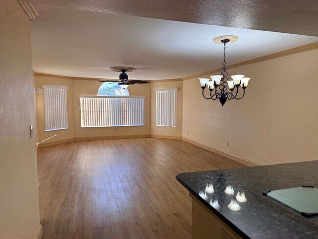 Foto del edificio - 2498 Sweetwater Club Cir