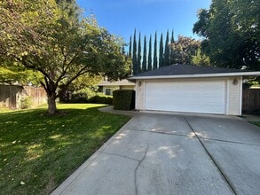 Building Photo - 12 Knotts Glen Ct