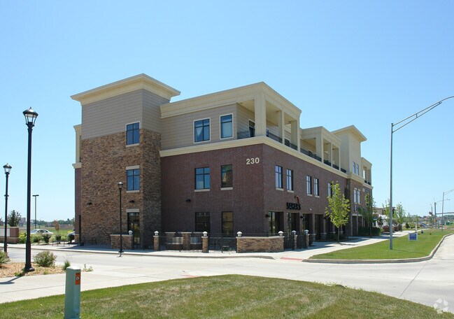 Foto del edificio - The Plaza at Jordan Creek Crossing