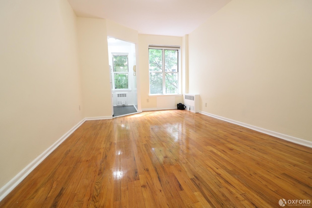 Primary Photo - 242 East 89th Street