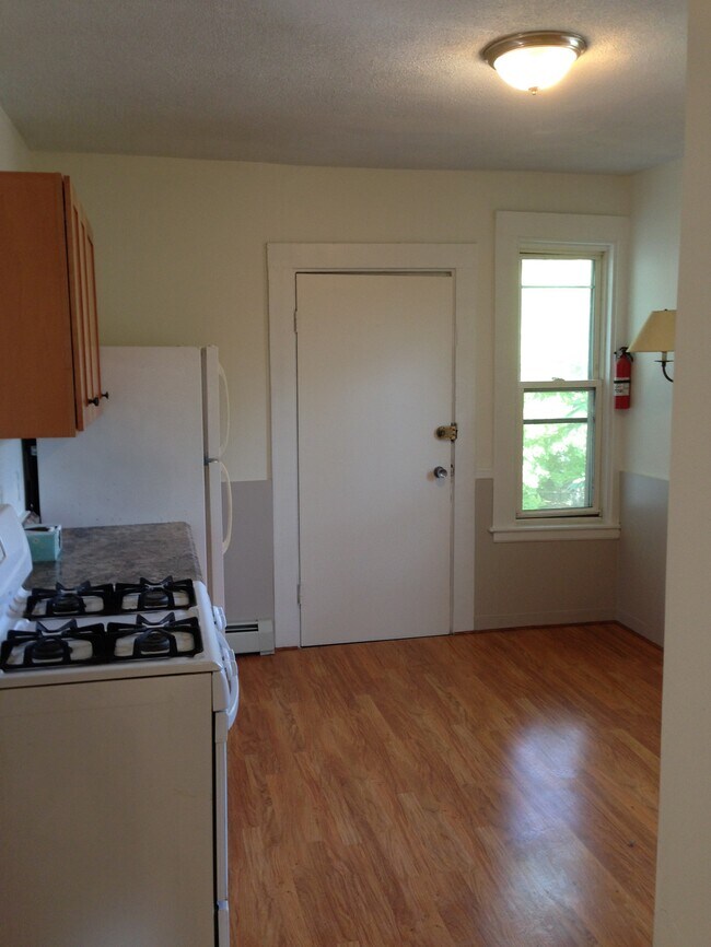 Building Photo - 267 Lamartine St